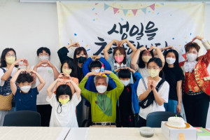 3-1고성군종합사회복지관돌봄봉사회생신잔치마술봉사활동눈길.jpg